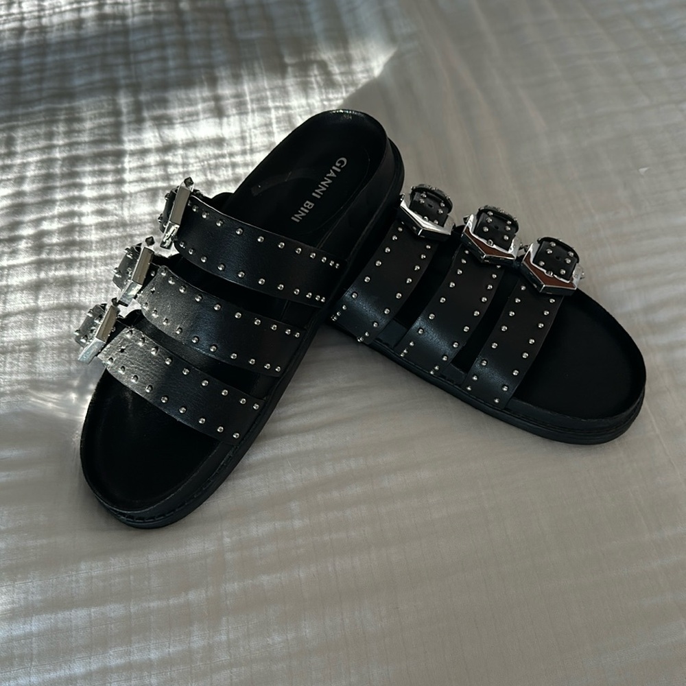 Gianni Bini edgy slip on sandals. Size 6